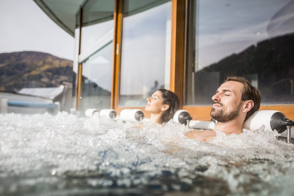 Thermen in Bad Kleinkirchheim. Außenbecken im Thermal Römerbad@gert_perauer Therme Römerbad in Bad Kleinkirchheim, Thermenurlaub in Österreich, Kärnten