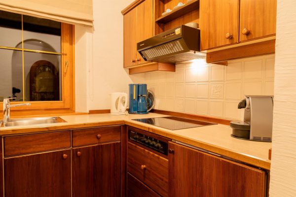 landhaus-apartments-appartement-12-kueche-einbaukueche-ceranfeld Küche im Apartment #12 mit Einbauküche und Ceranfeld